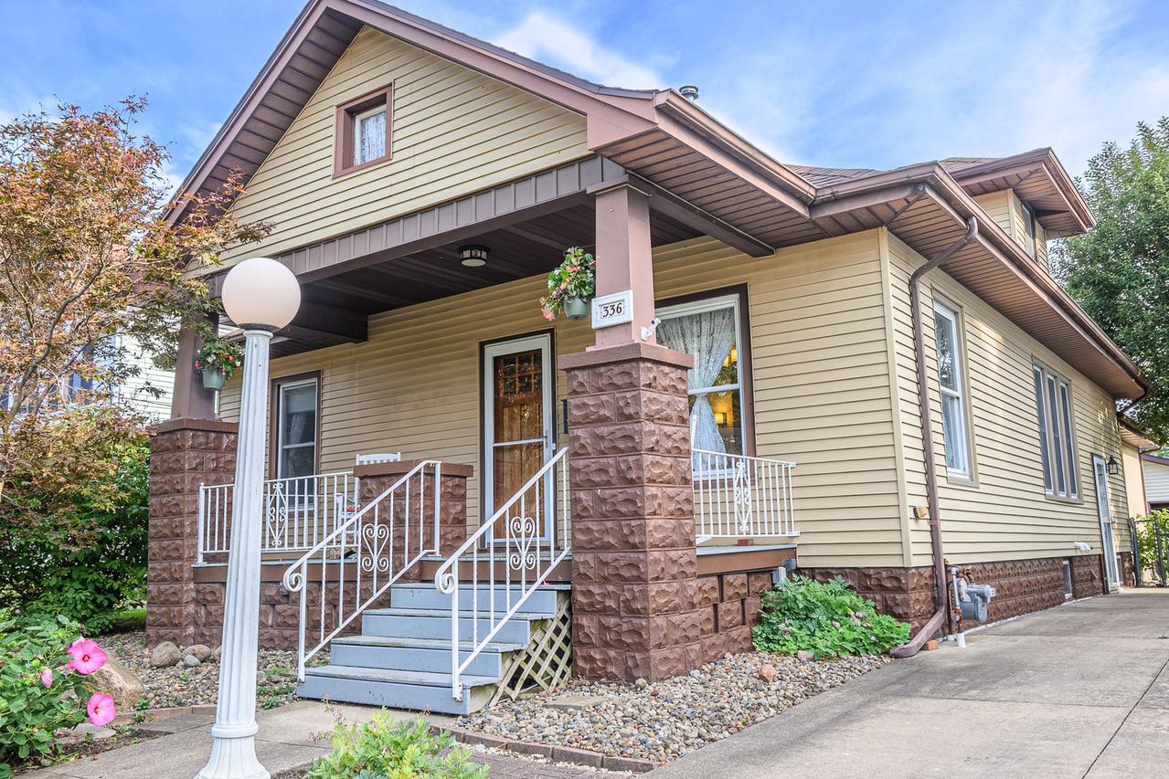 336 E 1st St., El Paso, IL 61738