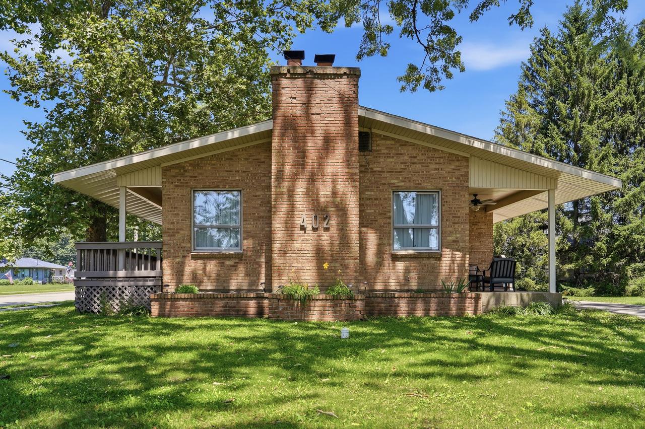 402 E 19th St., Sterling, IL 61081