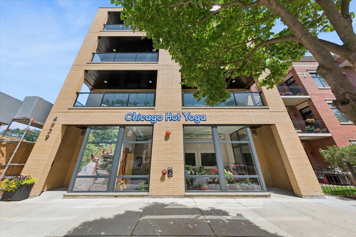 4939 N Damen Ave. #404, Chicago, IL 60625