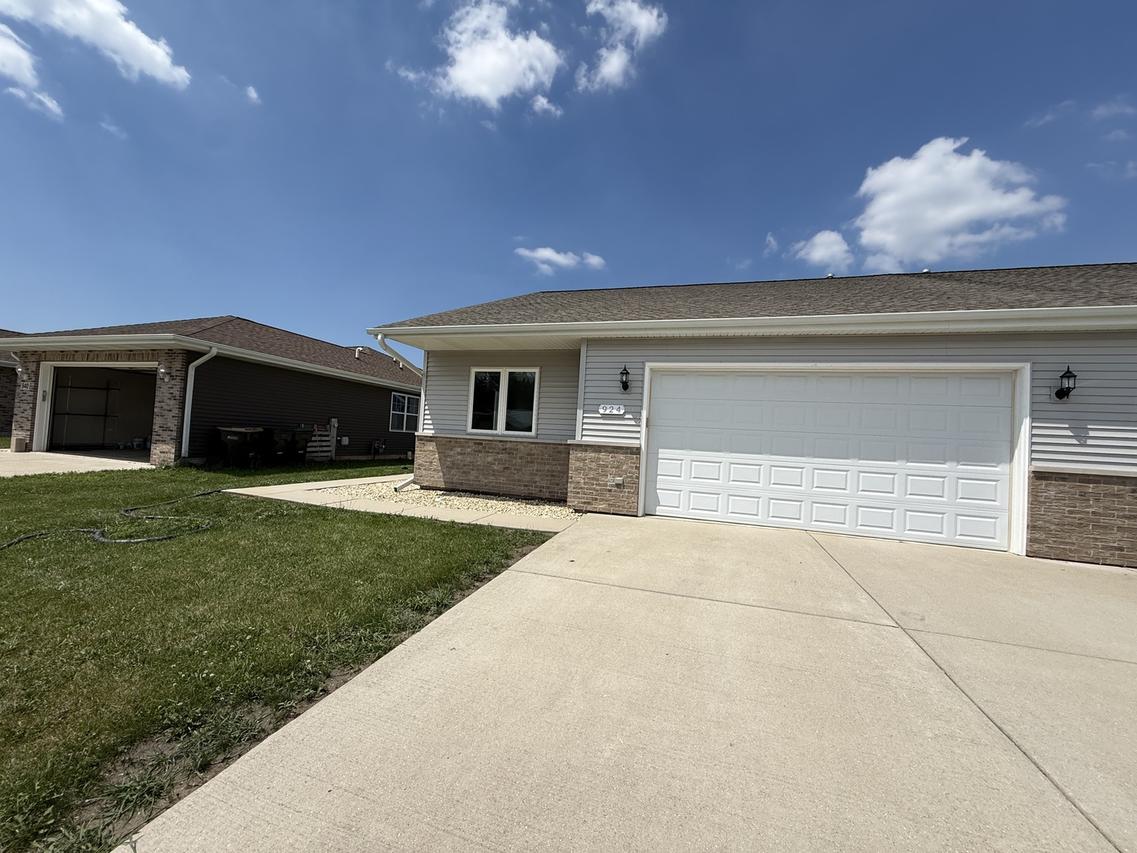 924 Bergera St., Braidwood, IL 60408