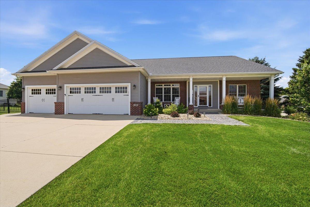 110 Whitetail Ln., Hudson, IL 61748
