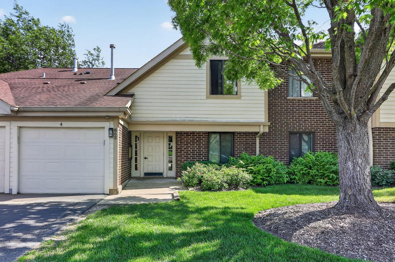 863 E Coach Rd. #1, Palatine, IL 60074