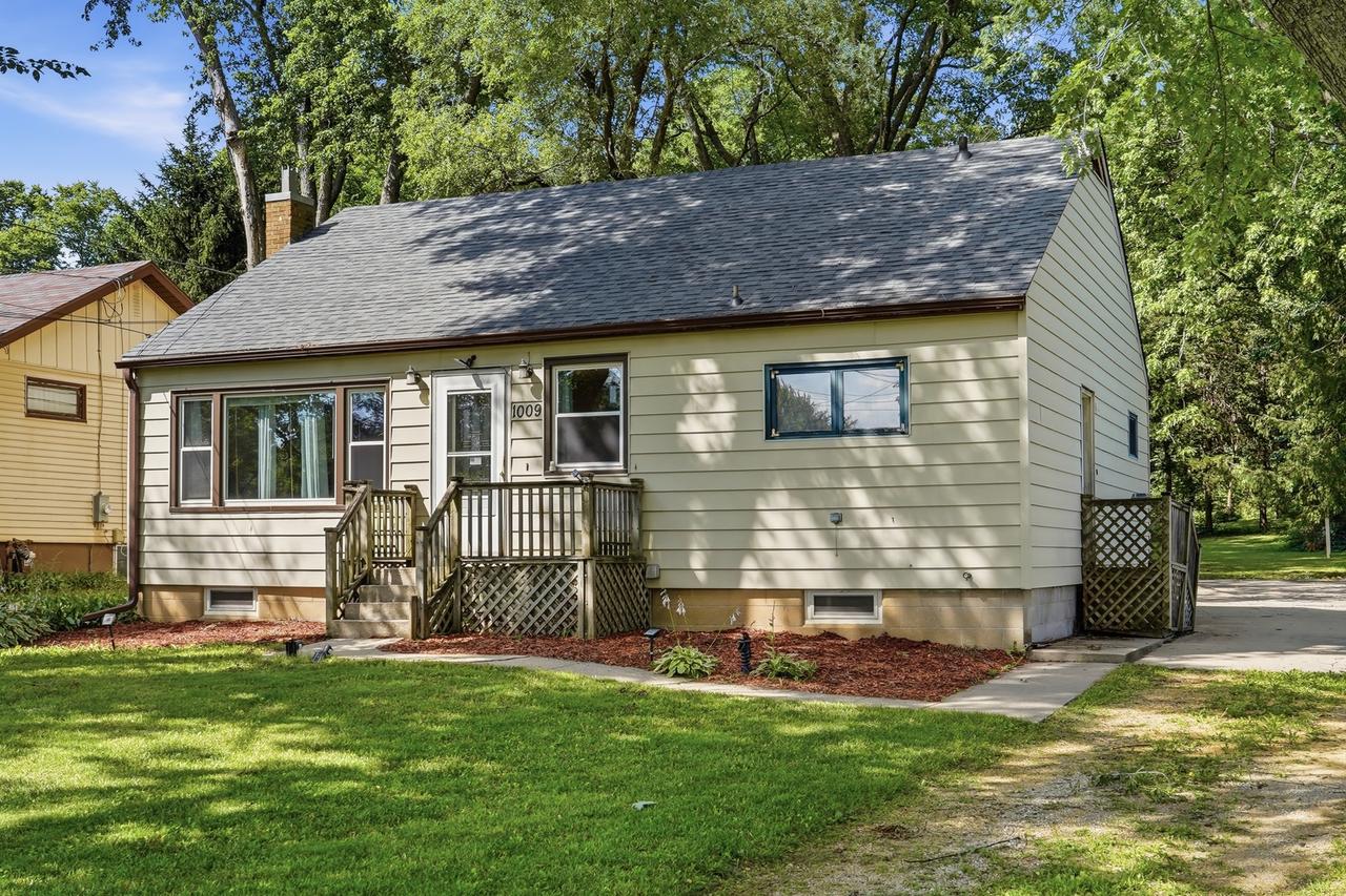 1009 Chicago Ave., Dixon, IL 61021