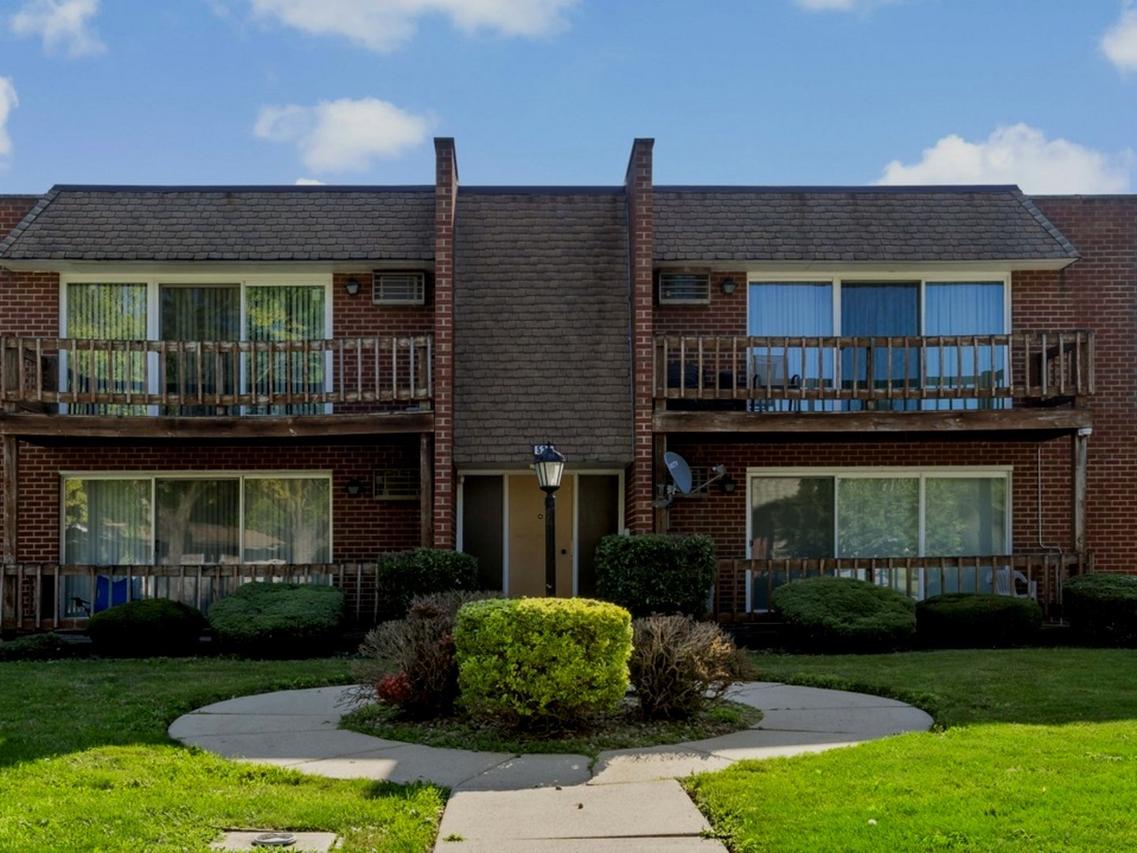 535 N Pleasant Dr. #2B, Glenwood, IL 60425