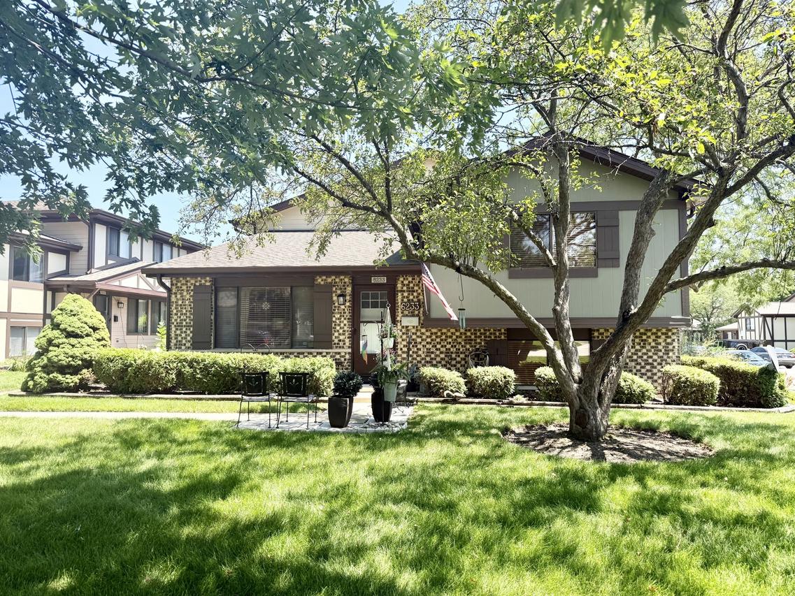6233 Gold Cir., Hanover Park, IL 60133