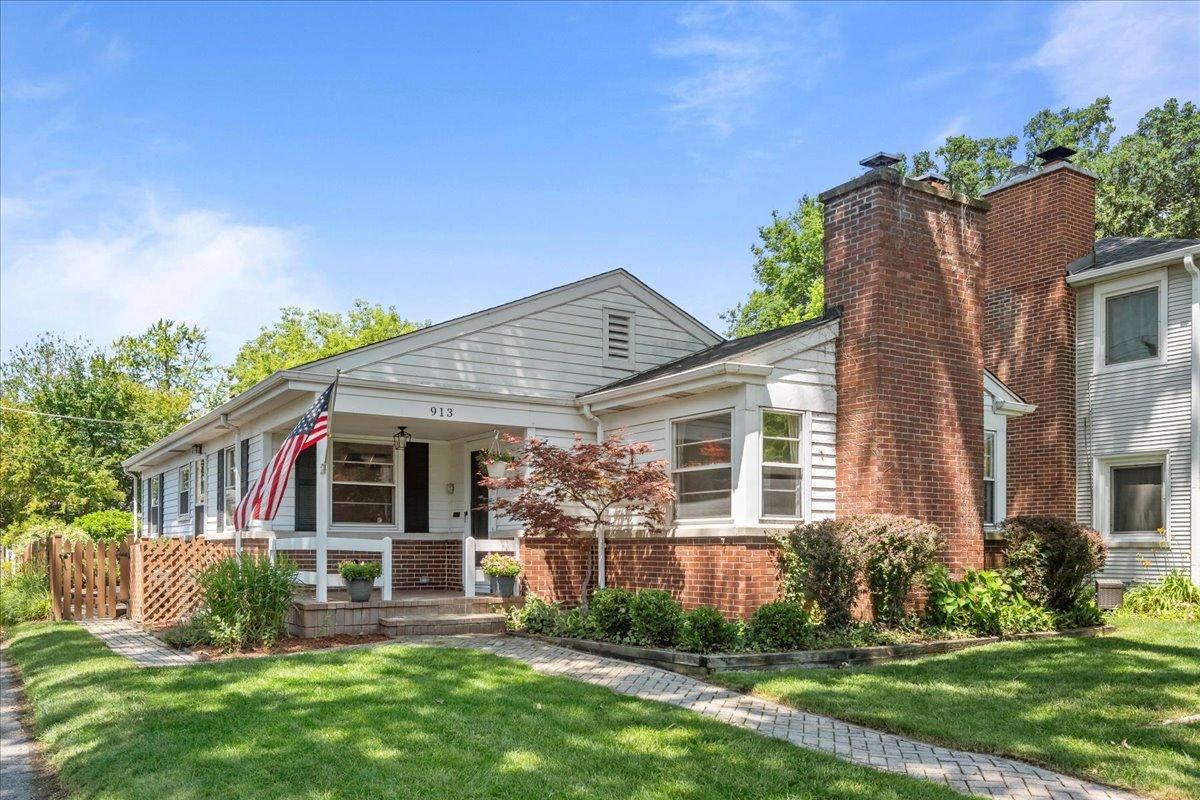 913 Cambridge Ln., Wilmette, IL 60091