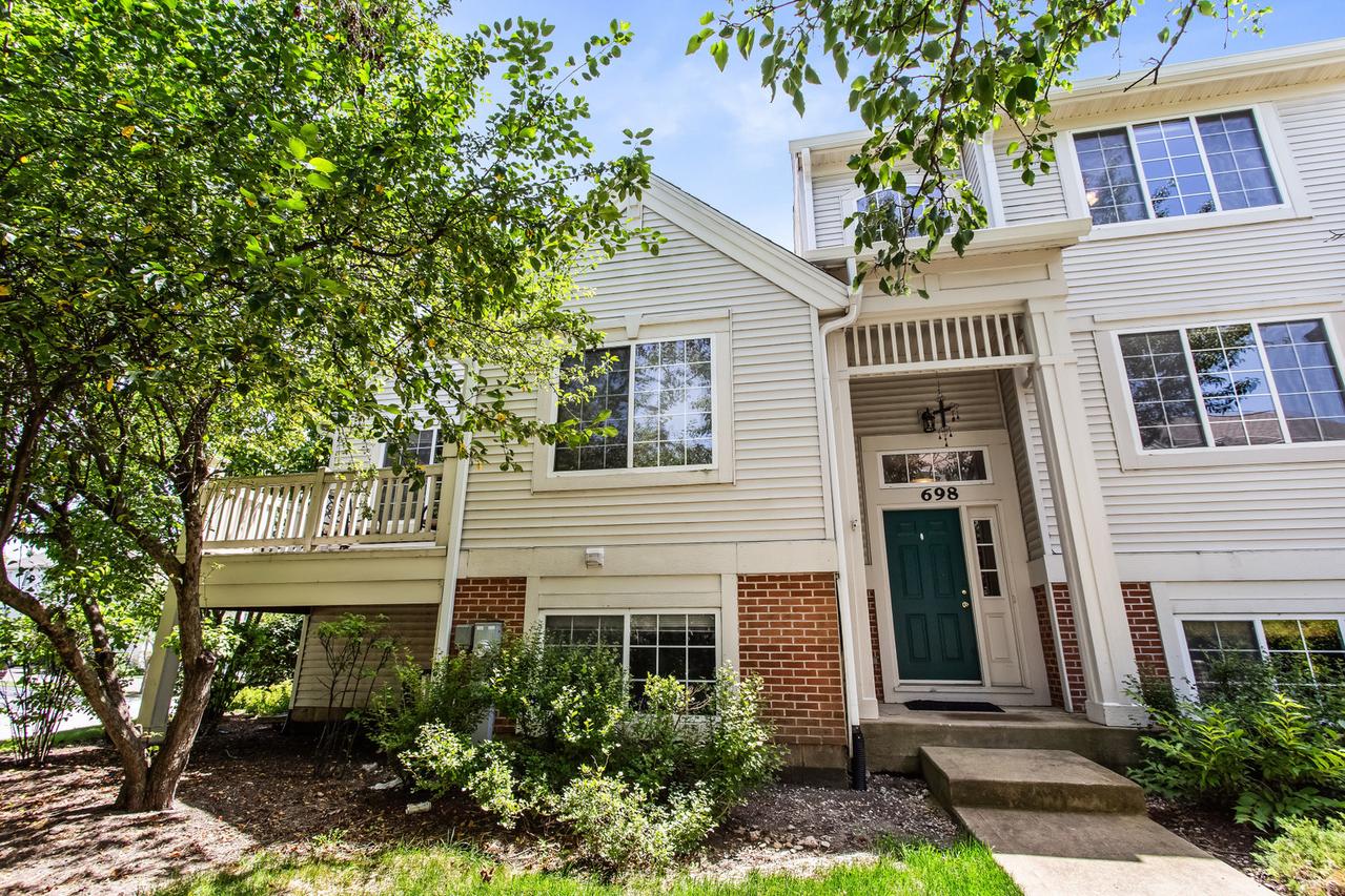 698 S Rosehall Ln., Round Lake, IL 60073