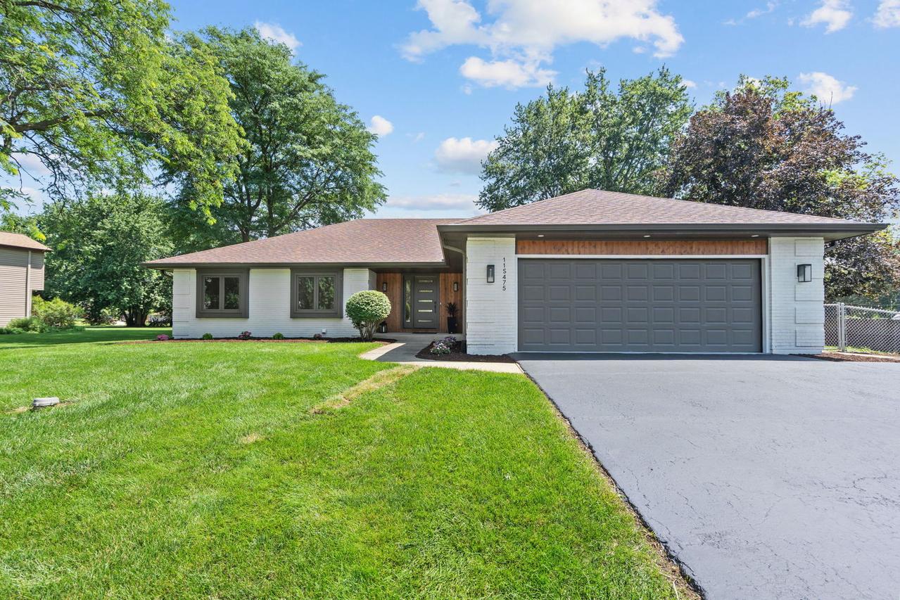 11S475 Walter Ln., Naperville, IL 60564