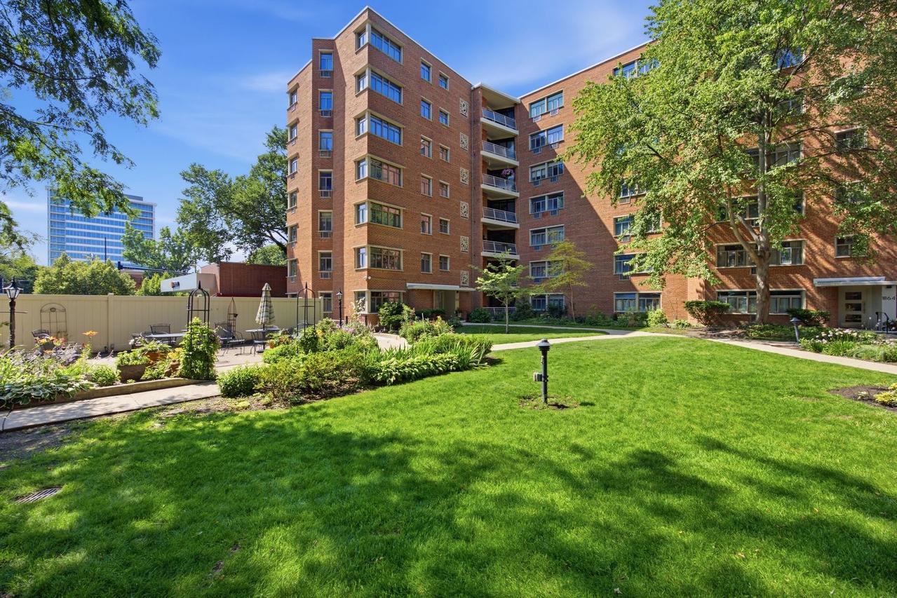 1862 Sherman Ave. #1NW, Evanston, IL 60201