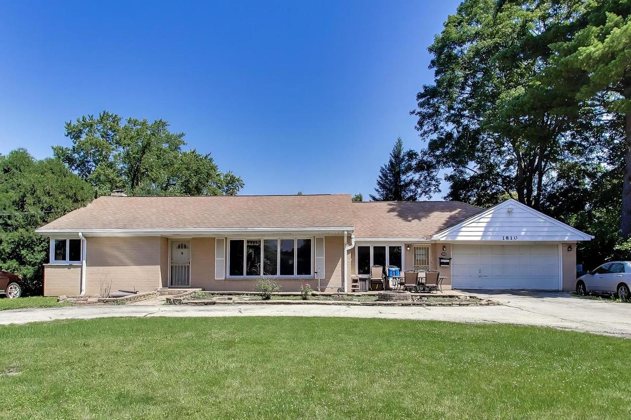 1810 E Euclid Ave., Arlington Heights, IL 60004