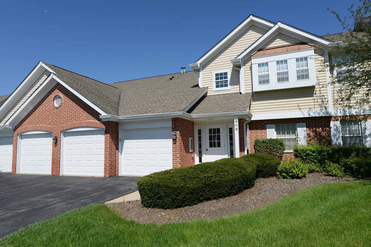 208 Winnsboro Ct. #A, Schaumburg, IL 60193