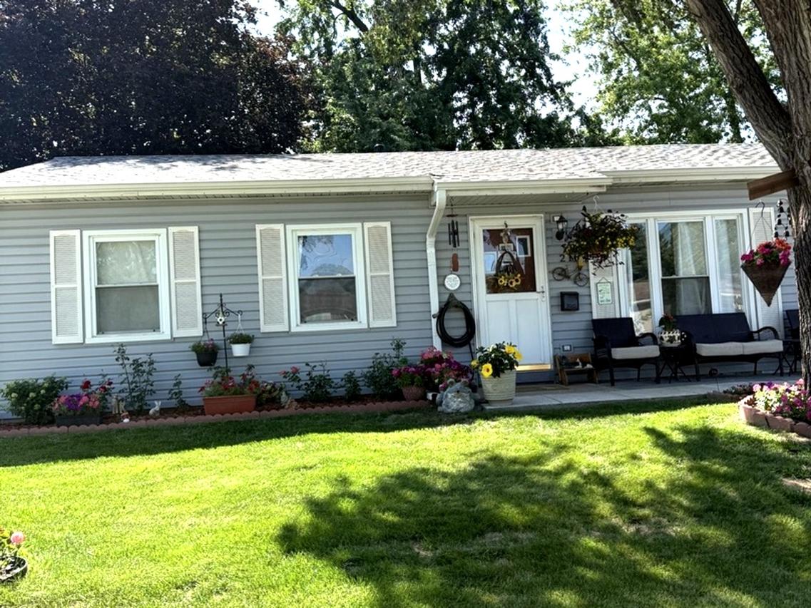 216 Linden Ave., Romeoville, IL 60446