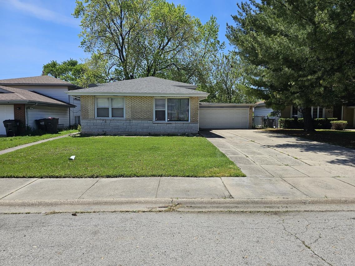 1265 Prince Dr., South Holland, IL 60473