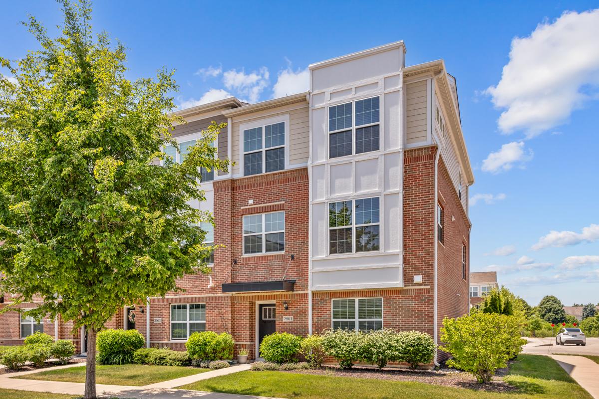 2961 Reflection Dr., Naperville, IL 60564