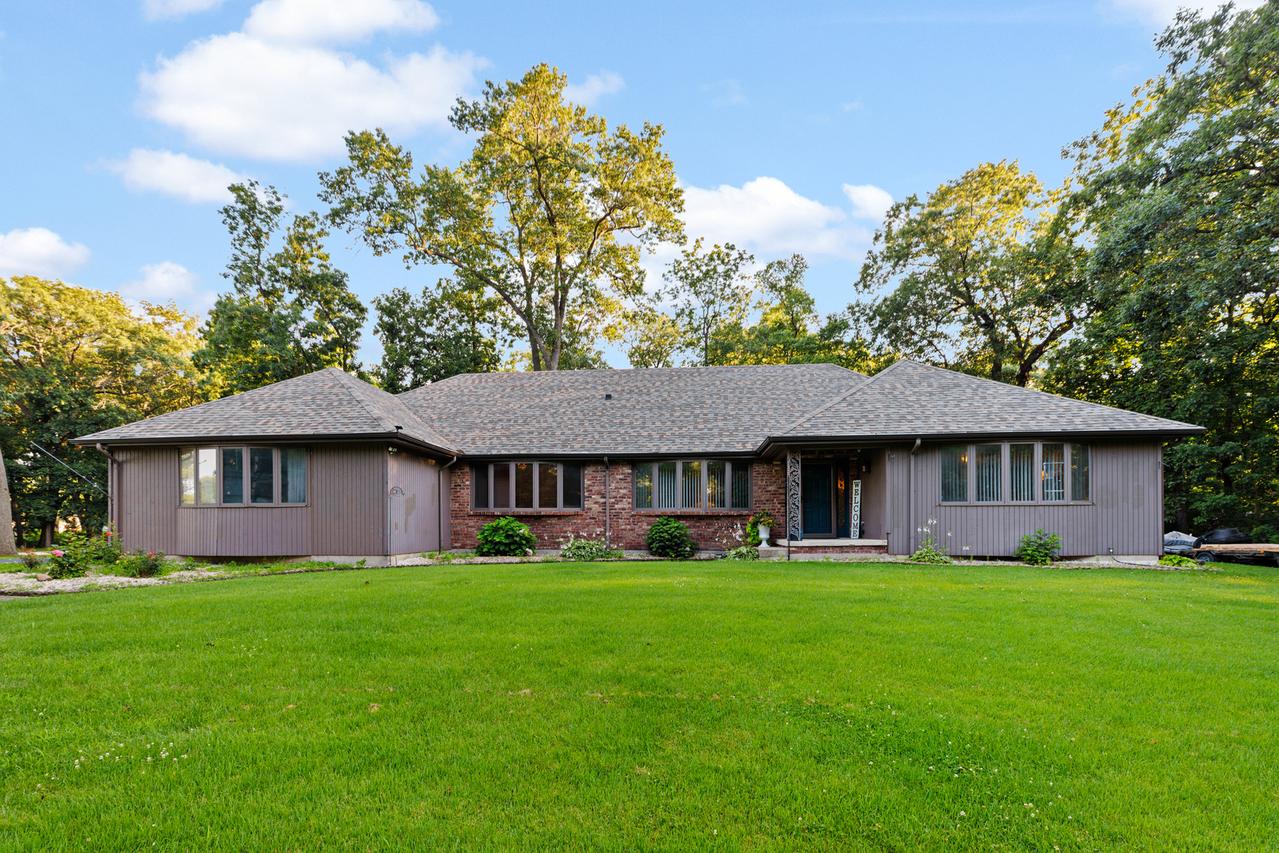 606 Mary Ln., St. Anne, IL 60964