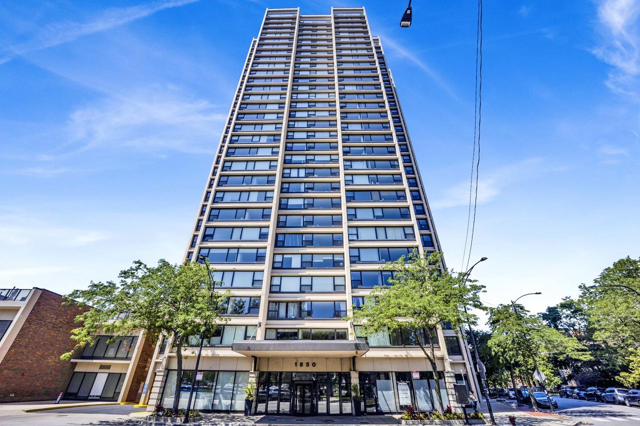 1850 N Clark St. #307, Chicago, IL 60614