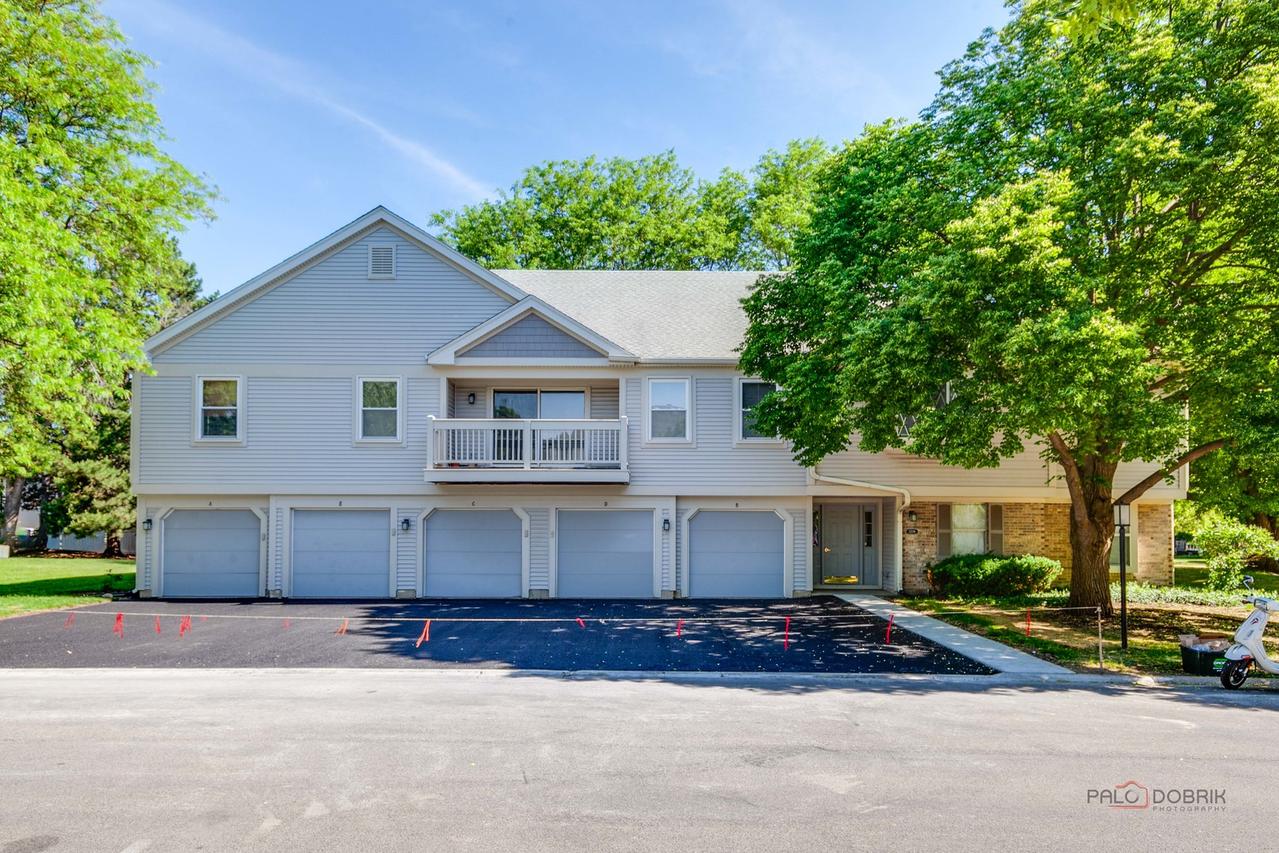 1209 Bradwell Ln. #E, Mundelein, IL 60060