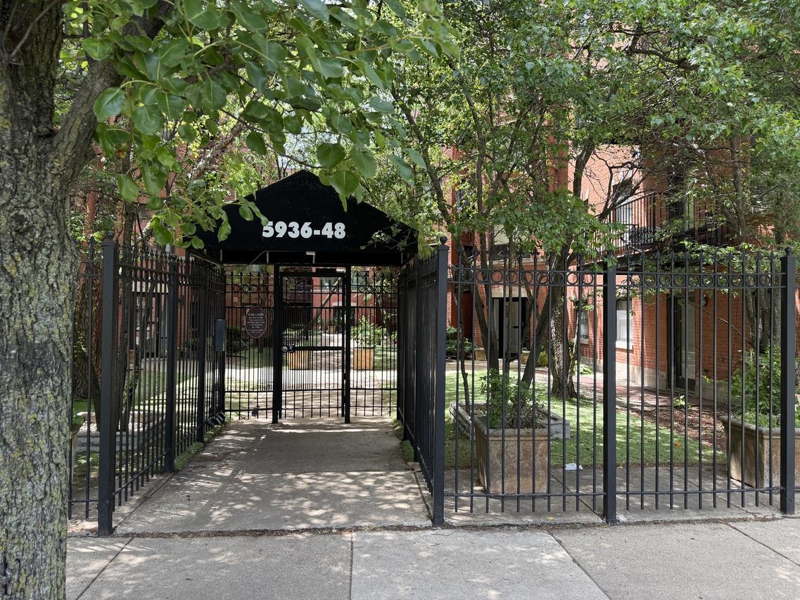 5940 S King Dr. #2E, Chicago, IL 60637
