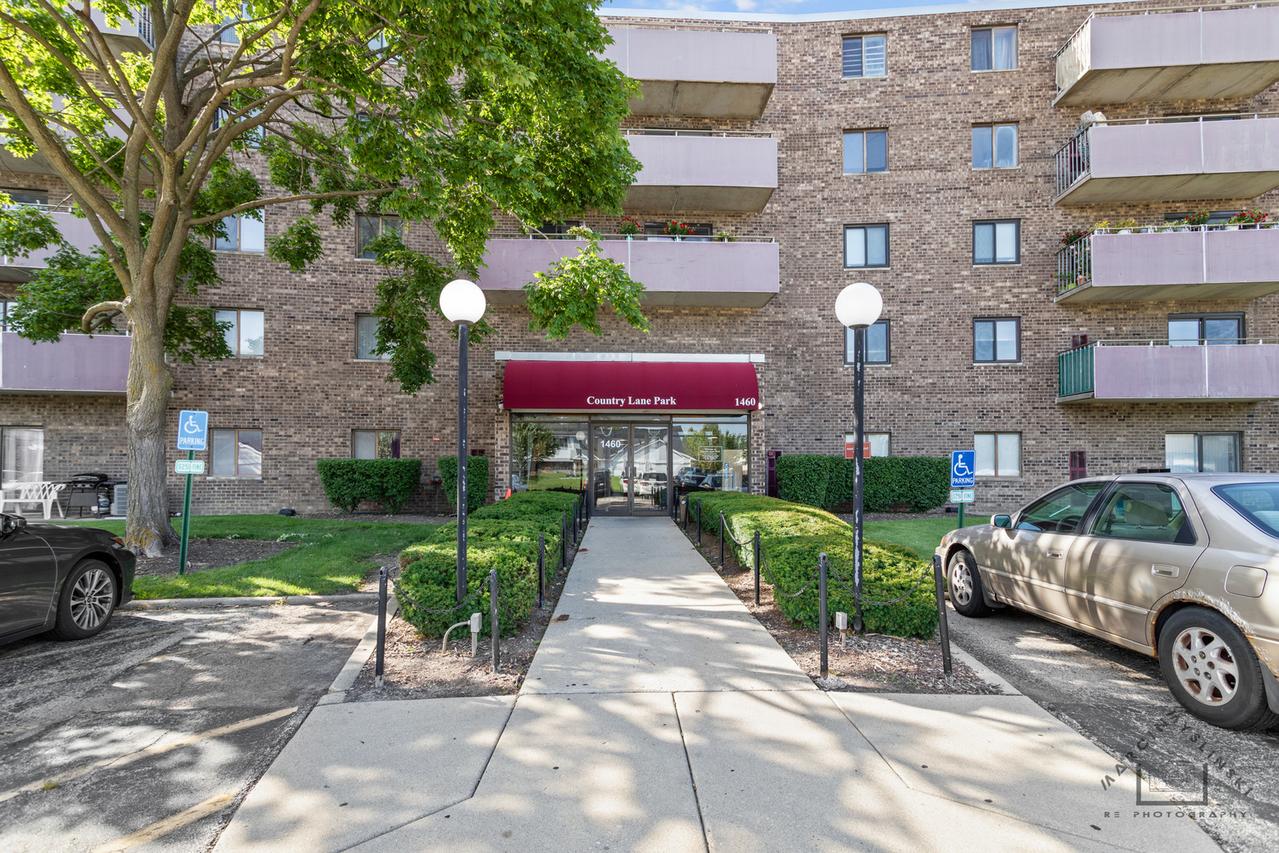 1460 Fairlane Dr. #303, Schaumburg, IL 60193