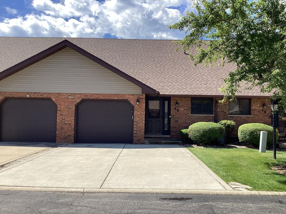 1910 Heatherway Ln. #19, New Lenox, IL 60451