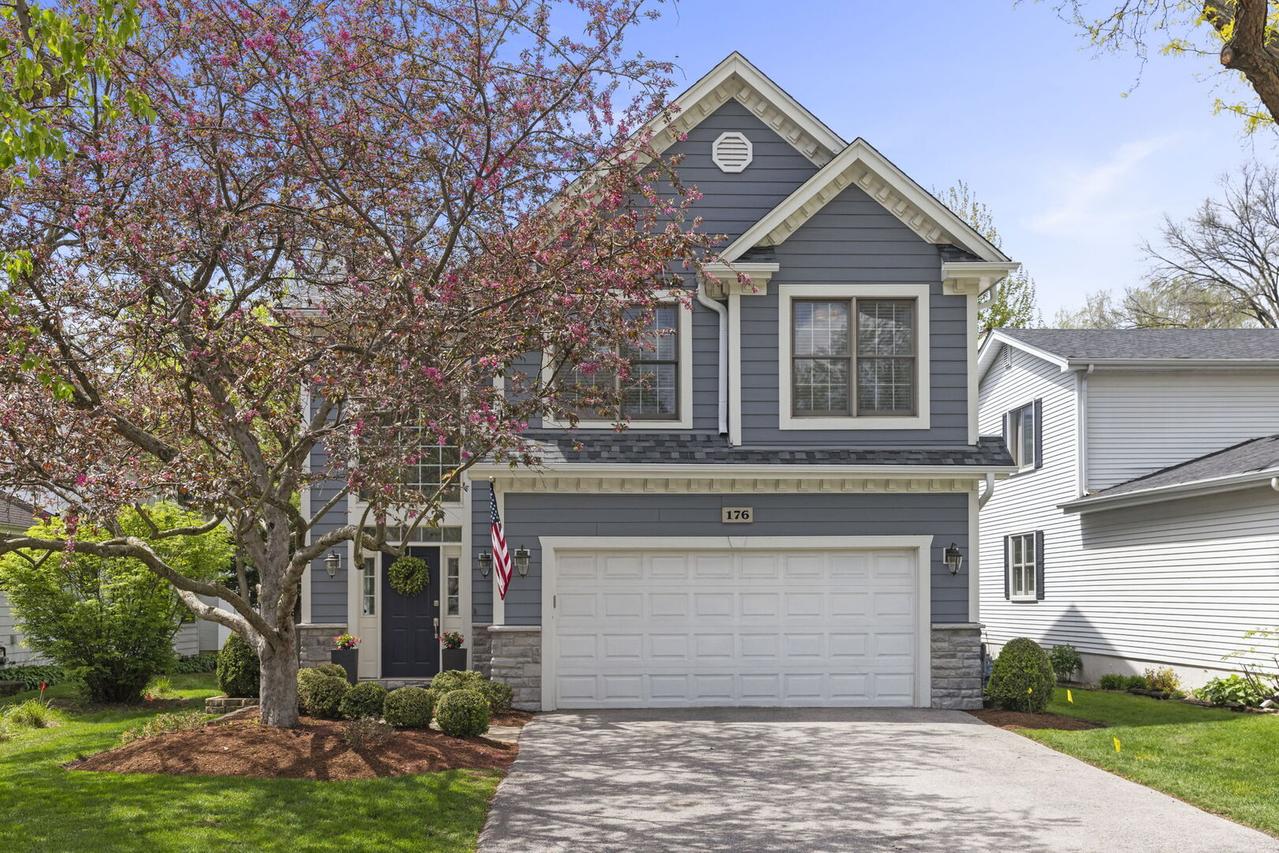 176 Hillcrest Ave., Glen Ellyn, IL 60137