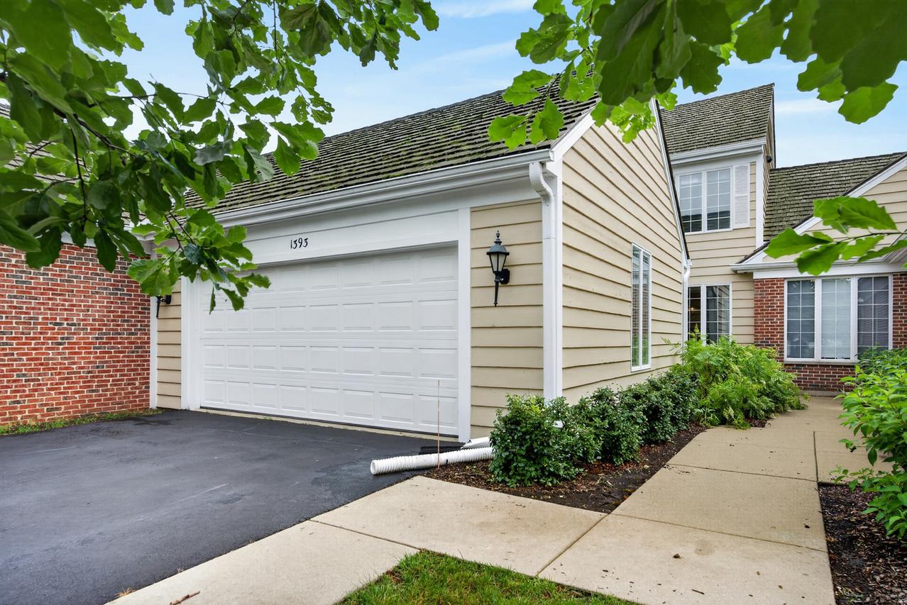 1393 W Shire Cir. #2, Inverness, IL 60067
