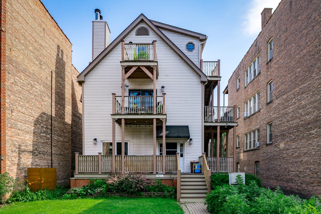 921 Ontario St. #C, Oak Park, IL 60302