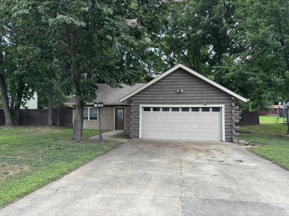 300 Noah Ln., Carterville, IL 62918