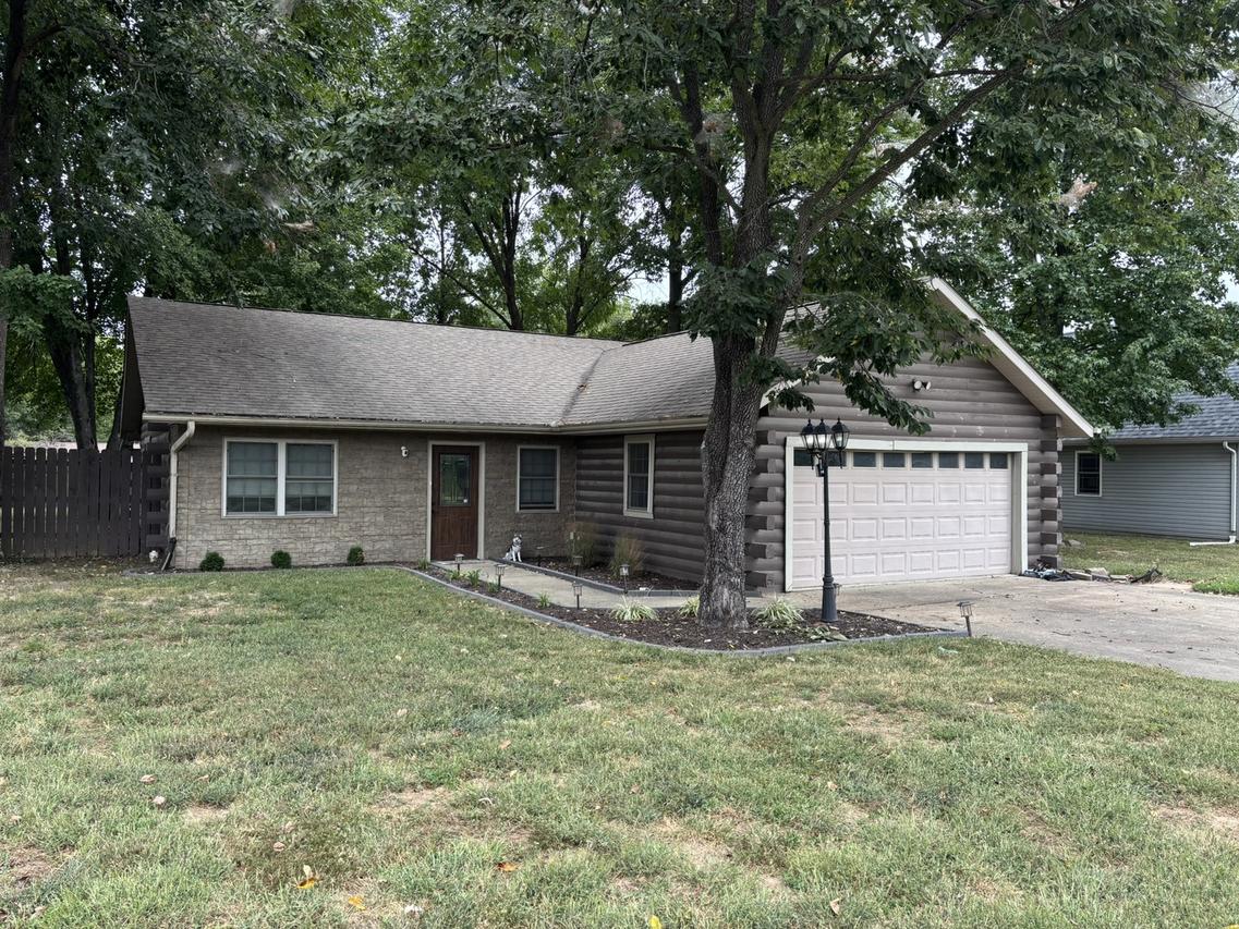 300 Noah Ln., Carterville, IL 62918