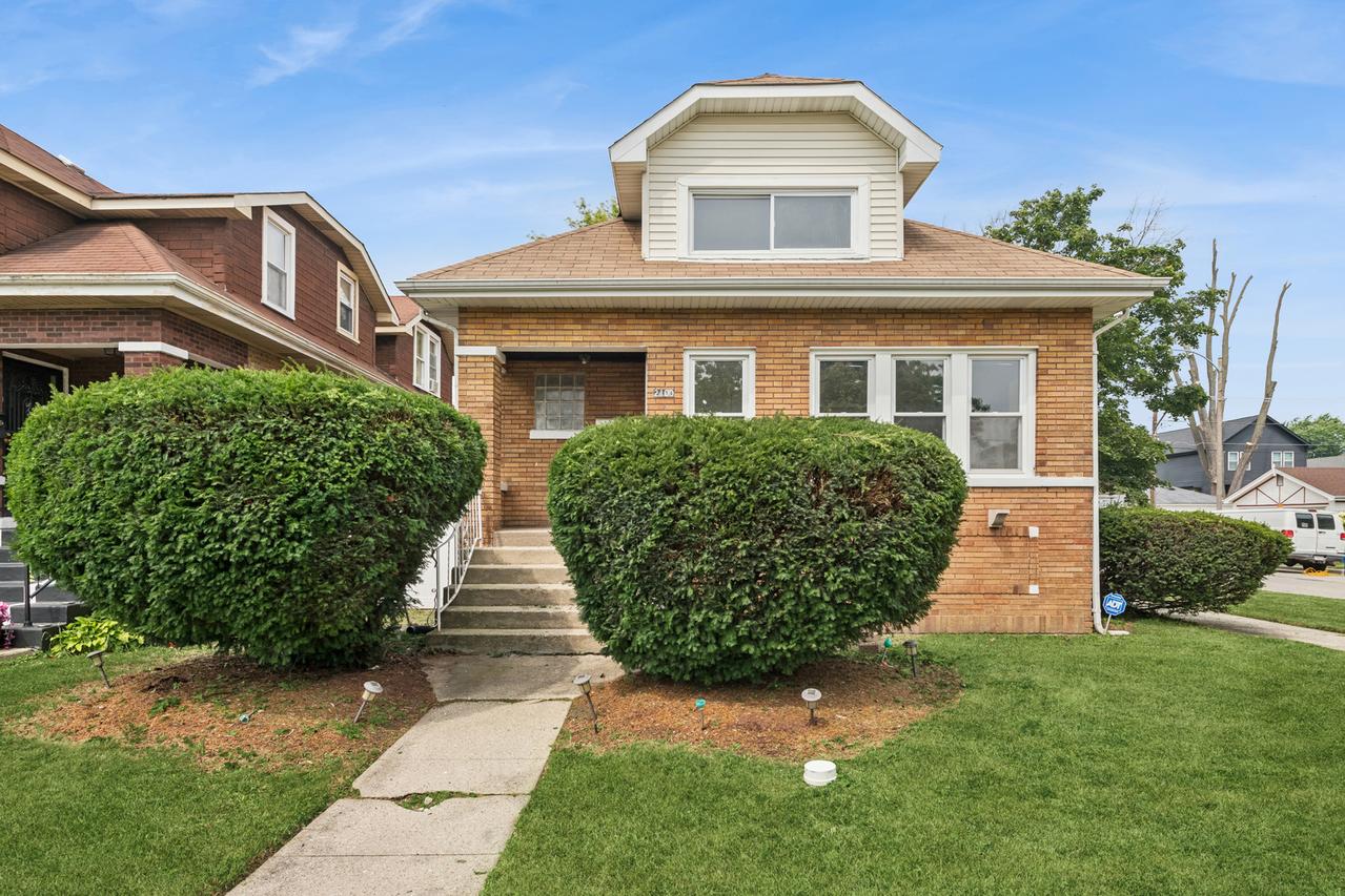 2100 S 10th Ave., Maywood, IL 60153