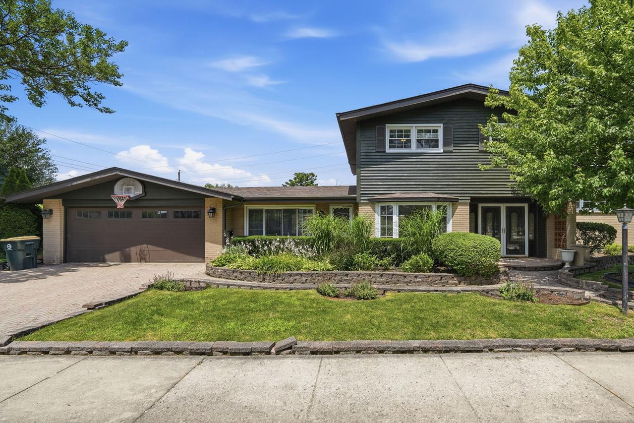 [Address Hidden by Seller], Morton Grove, IL 60053