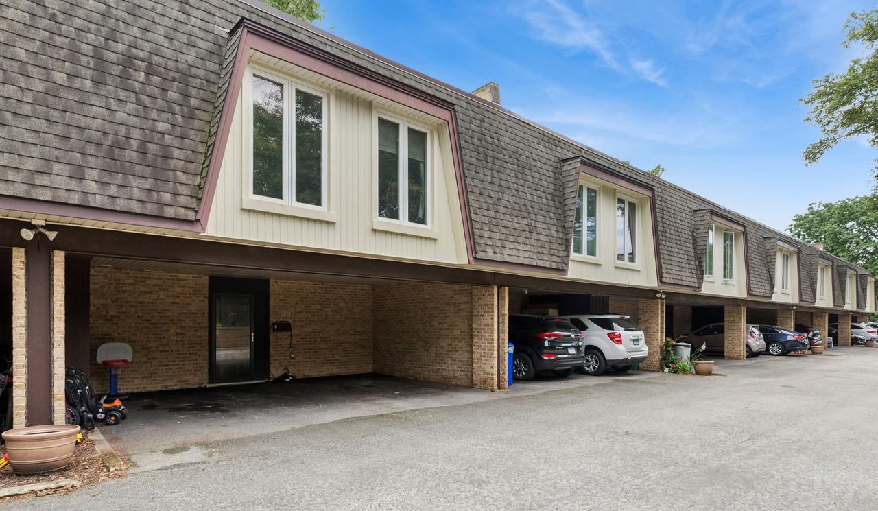 1835 Tanglewood Dr. #G, Glenview, IL 60025