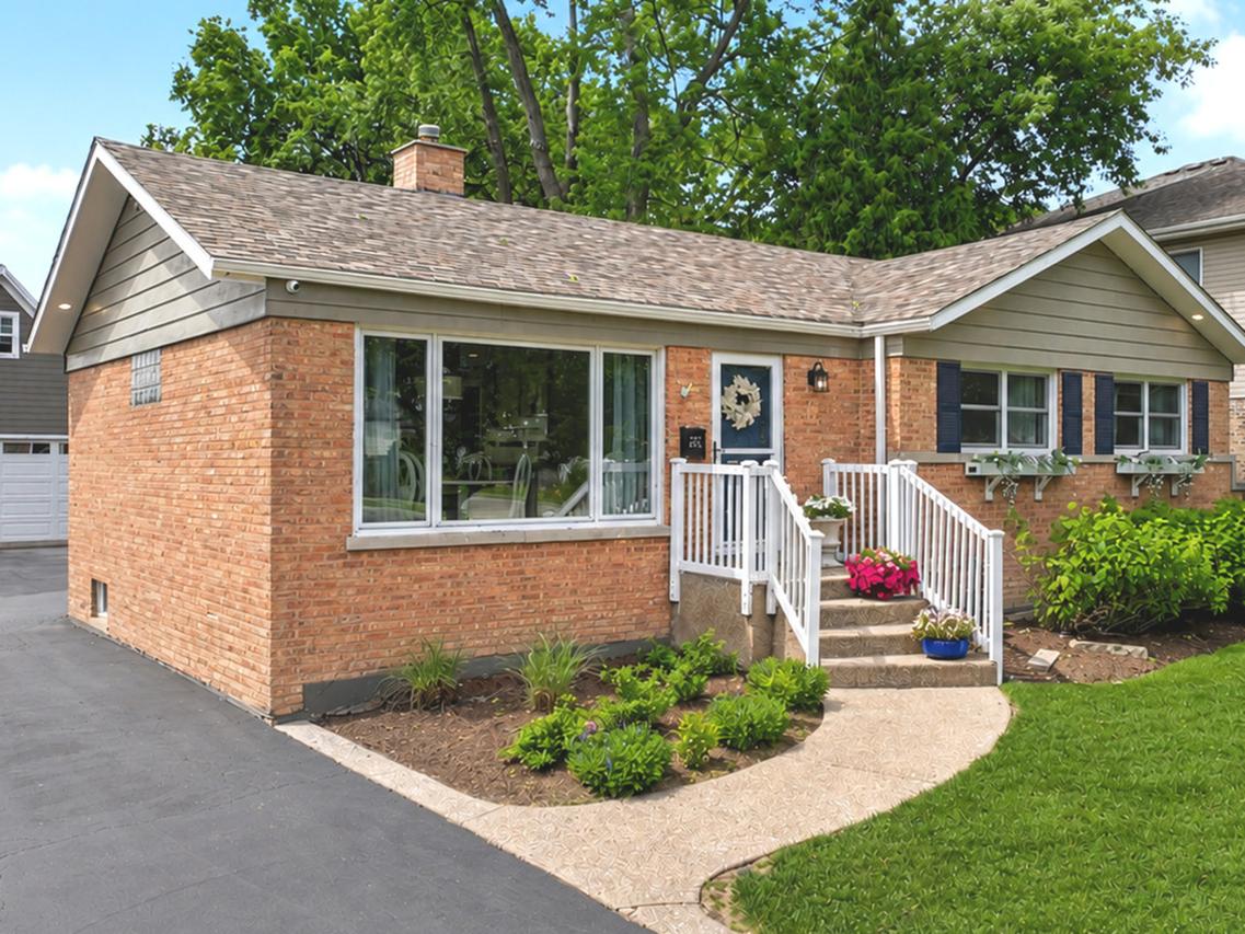 2531 Glenview Rd., Glenview, IL 60025