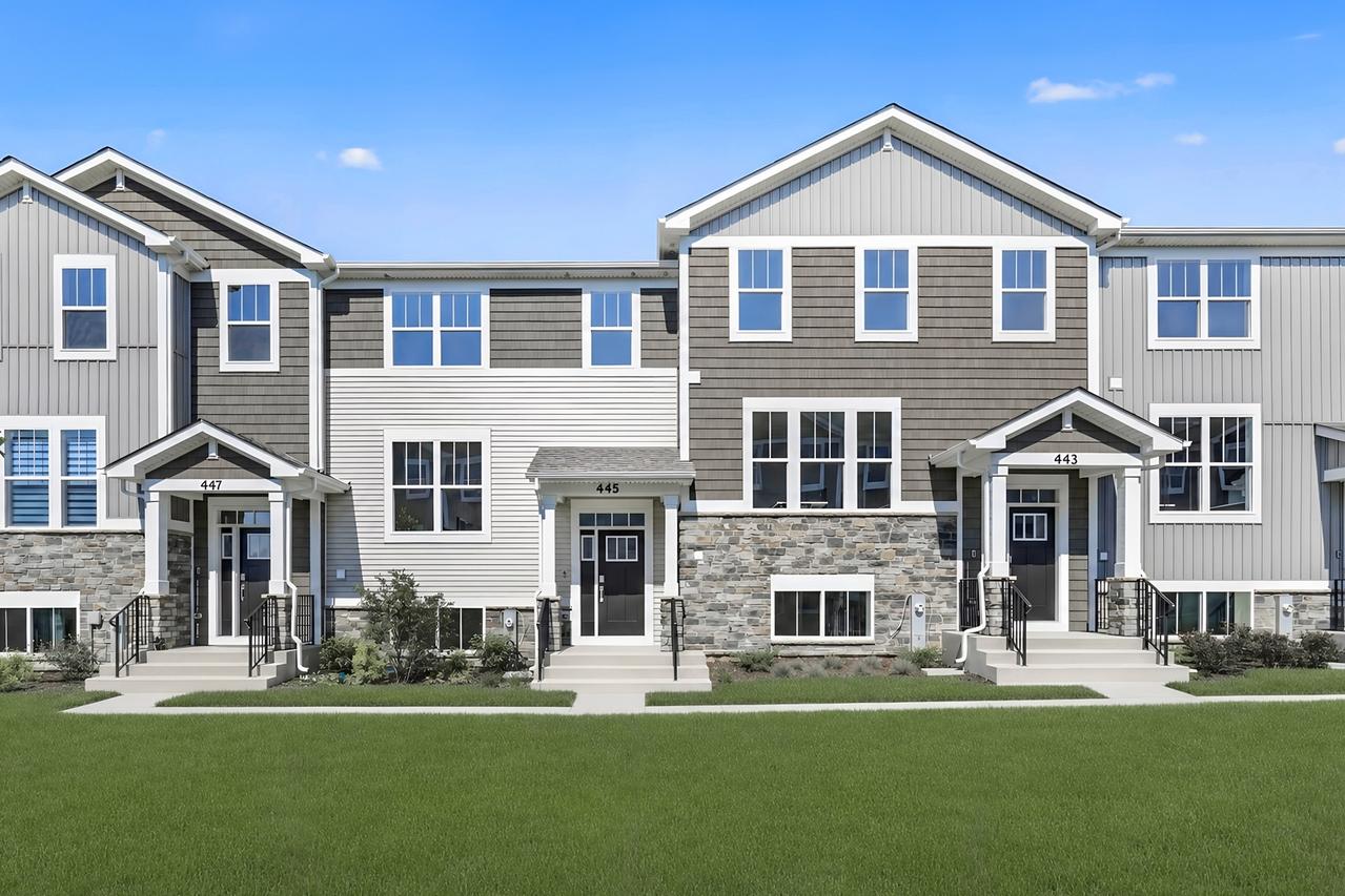 445 Red Oak Cir., Volo, IL 60020