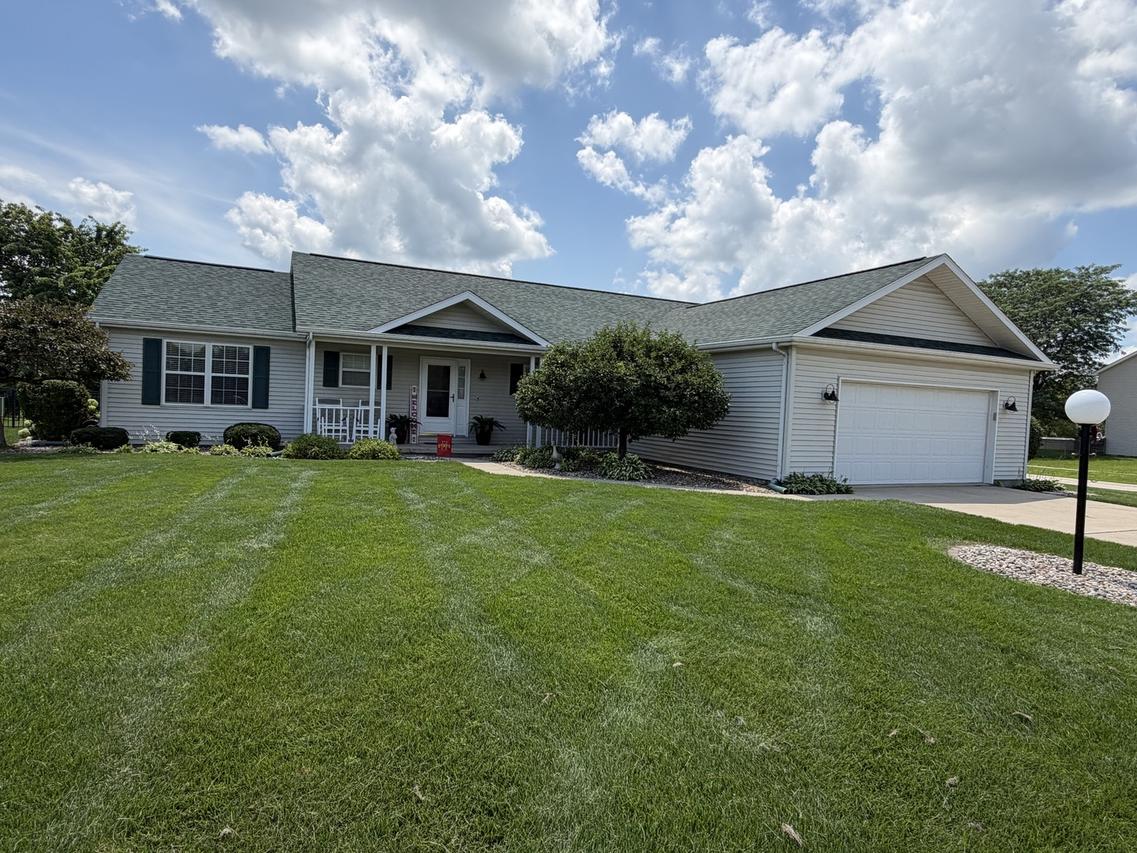 2001 Juniper Dr., Mahomet, IL 61853