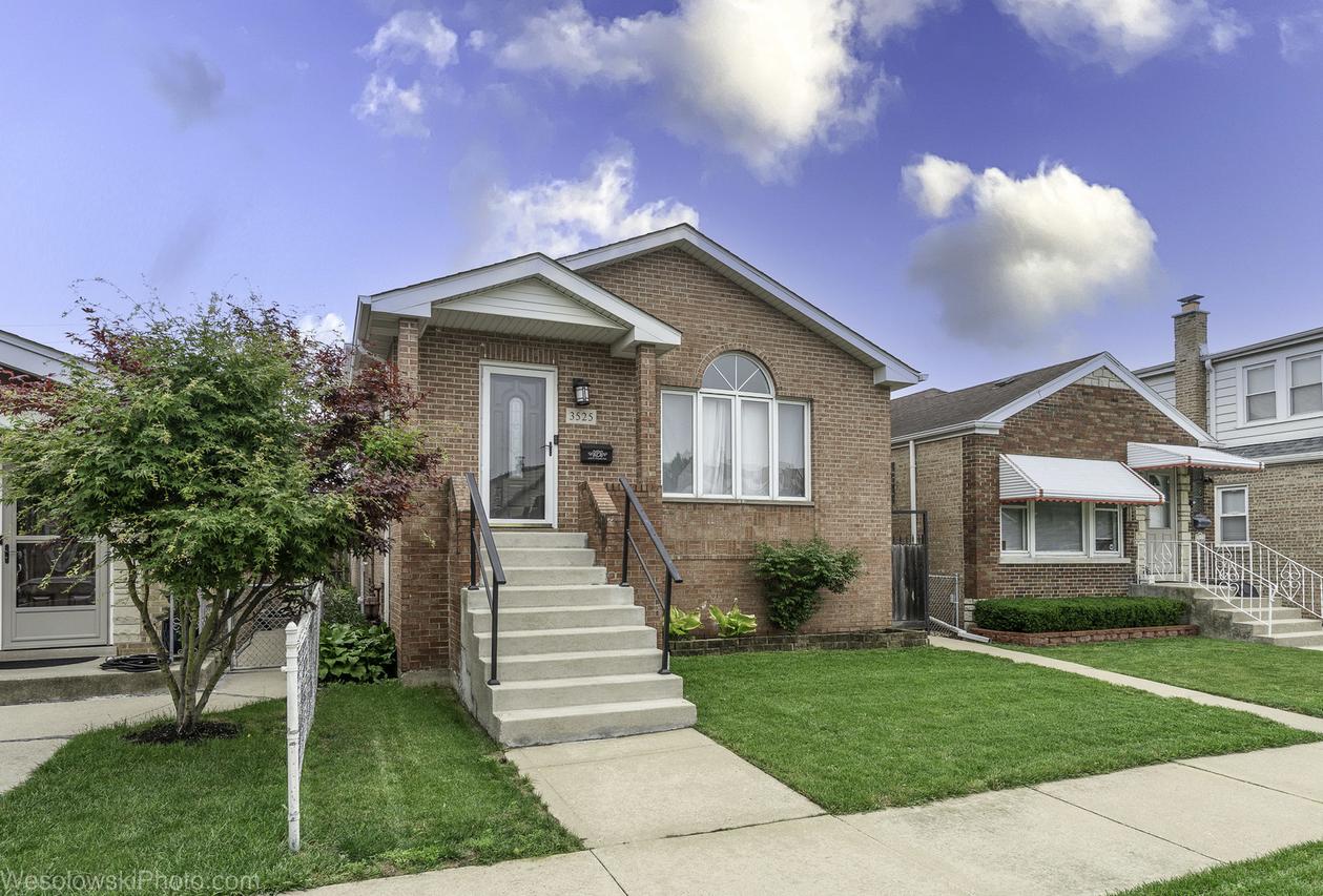 3525 N Pioneer Ave., Chicago, IL 60634