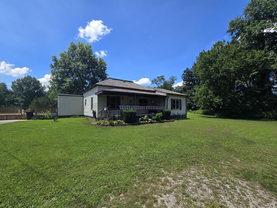 4707 E Il Highway 15, Woodlawn, IL 62898