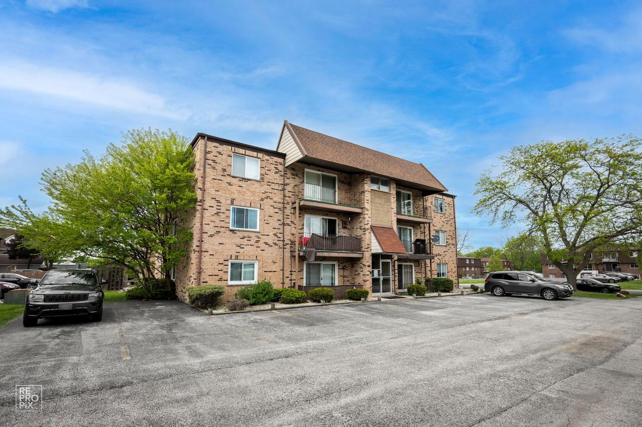7109 Laverne Ln. #1A, Tinley Park, IL 60477