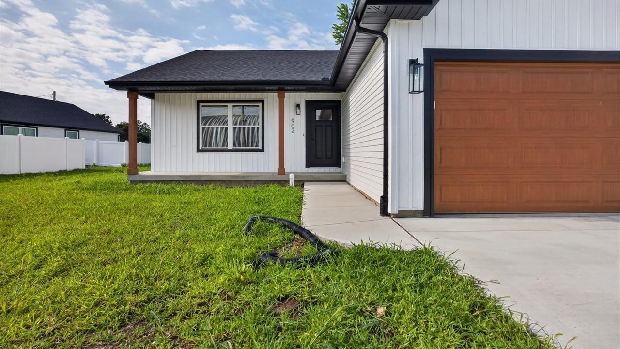 902 W South St., Lexington, IL 61753