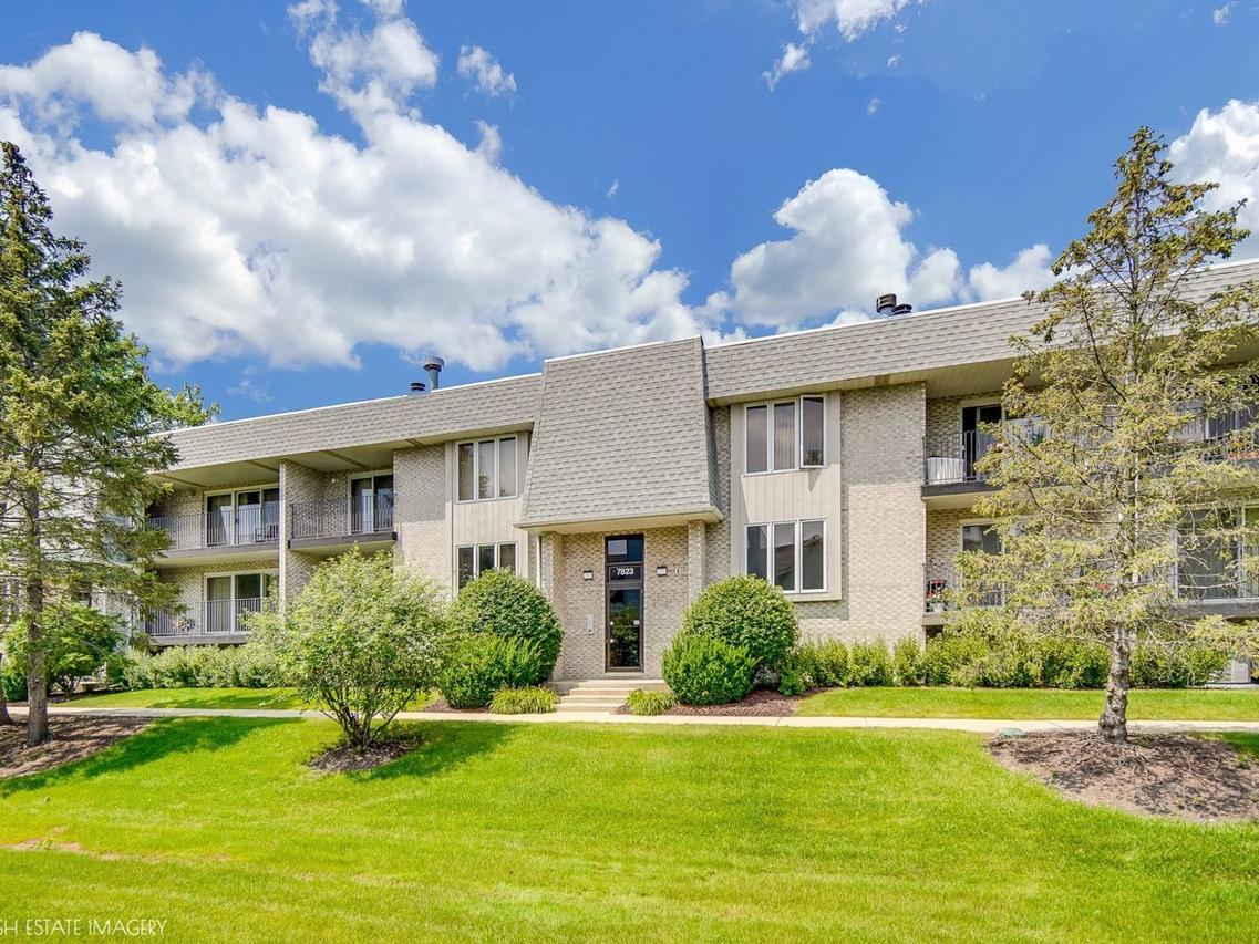 7823 W 157th Pl. #2W, Orland Park, IL 60462