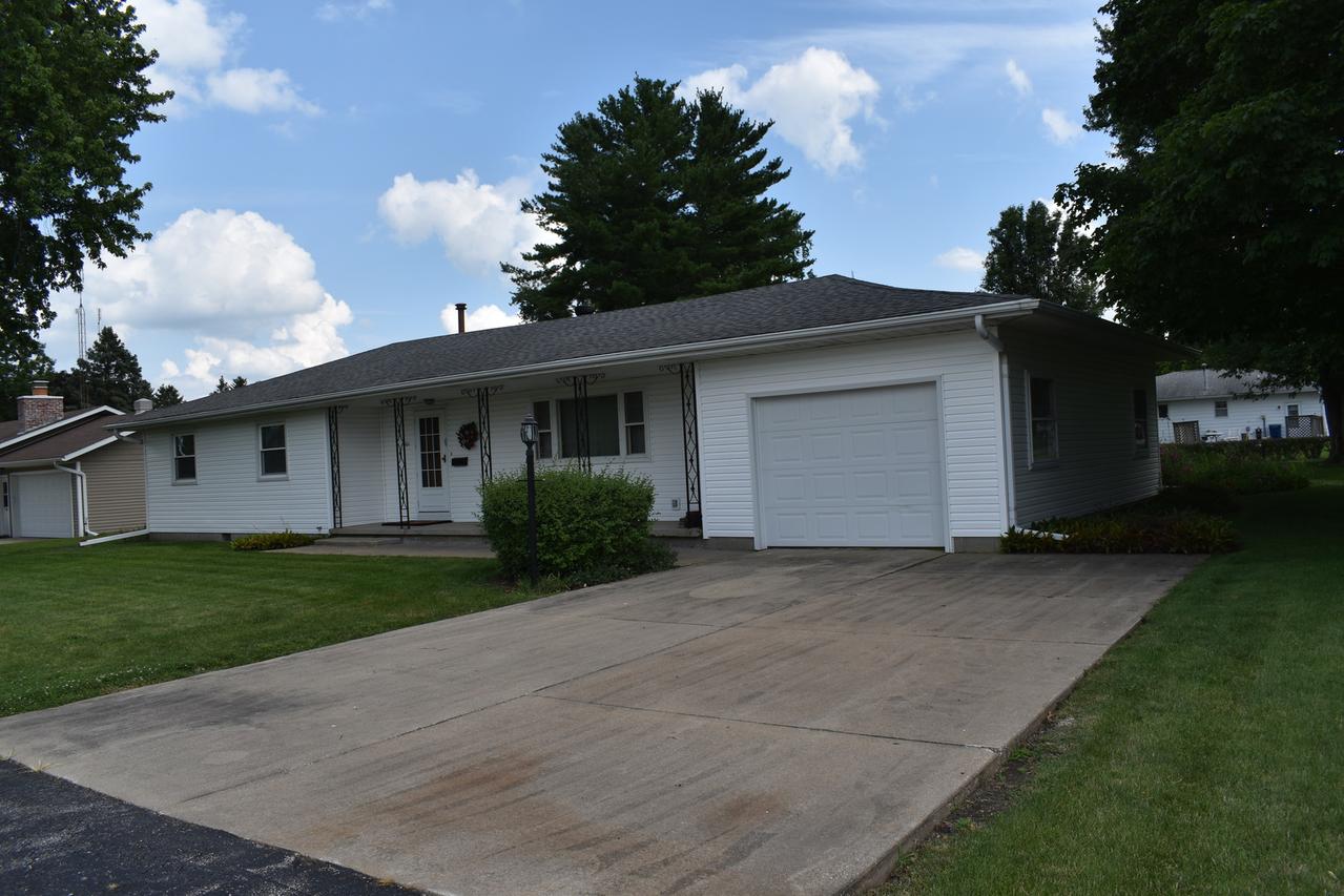 301 E Ririe Pl., Flanagan, IL 61740