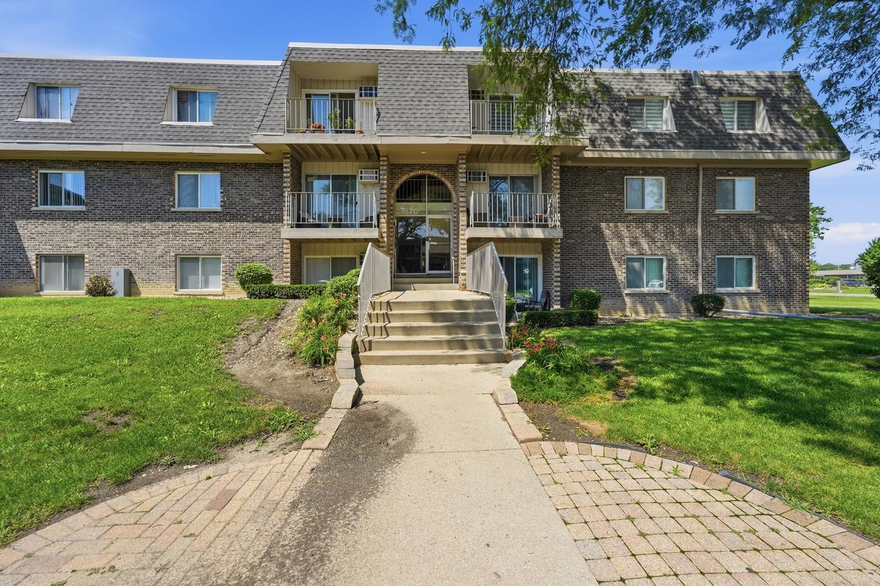 870 Winesap Ct. #301, Prospect Heights, IL 60070