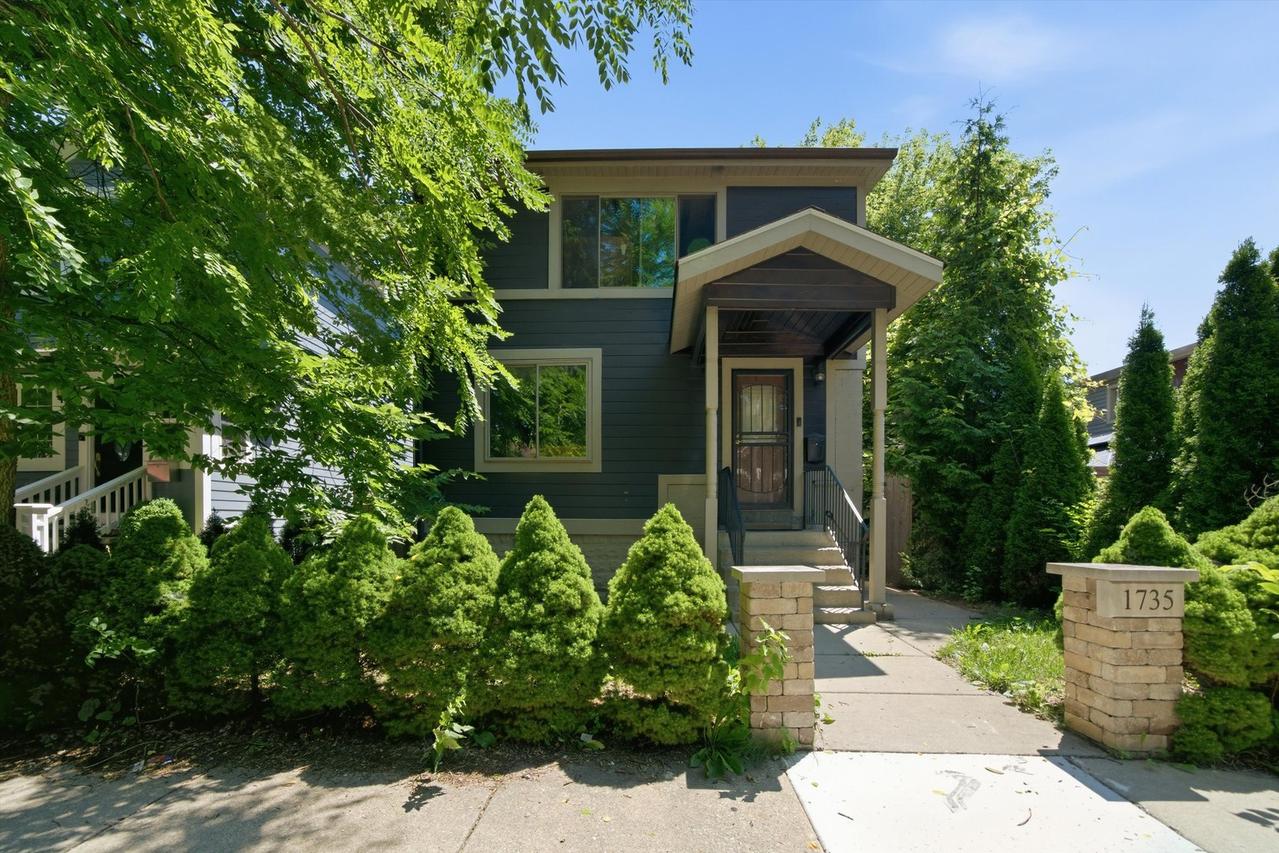 1735 Grey Ave., Evanston, IL 60201
