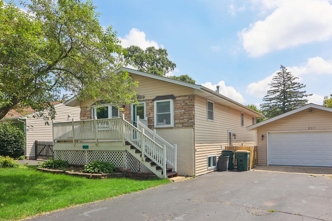 327 Oakwood Dr., Antioch, IL 60002