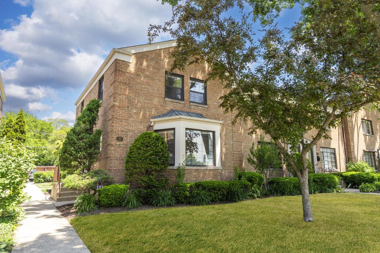 193 Fellows Ct., Elmhurst, IL 60126