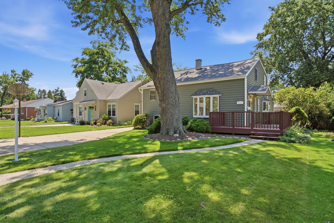 126 S Lodge Ln., Lombard, IL 60148