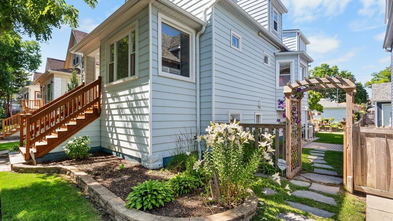 5818 W Byron St., Chicago, IL 60634