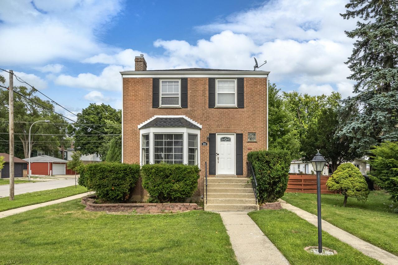901 Manchester Ave., Westchester, IL 60154