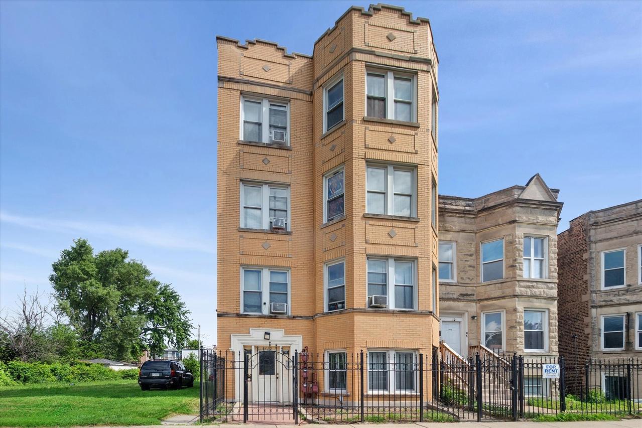 4430 W Congress Pkwy., Chicago, IL 60624