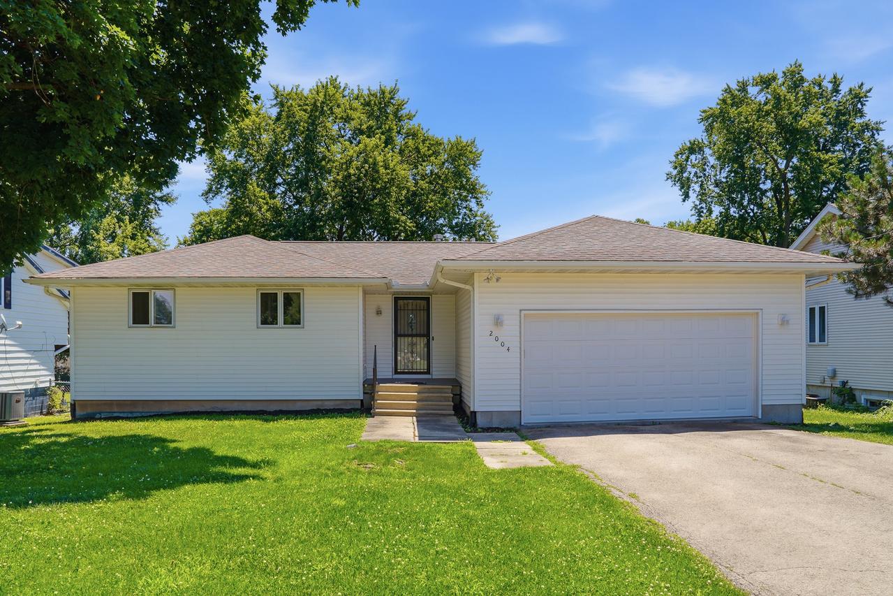 2004 W 4th St., Dixon, IL 61021